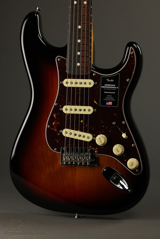 Fender American Professional II Stratocaster®, Rosewood Fingerboard, 3-Color Sunburst New