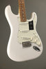 Fender Player Stratocaster®, Pau Ferro Fingerboard, Polar White New