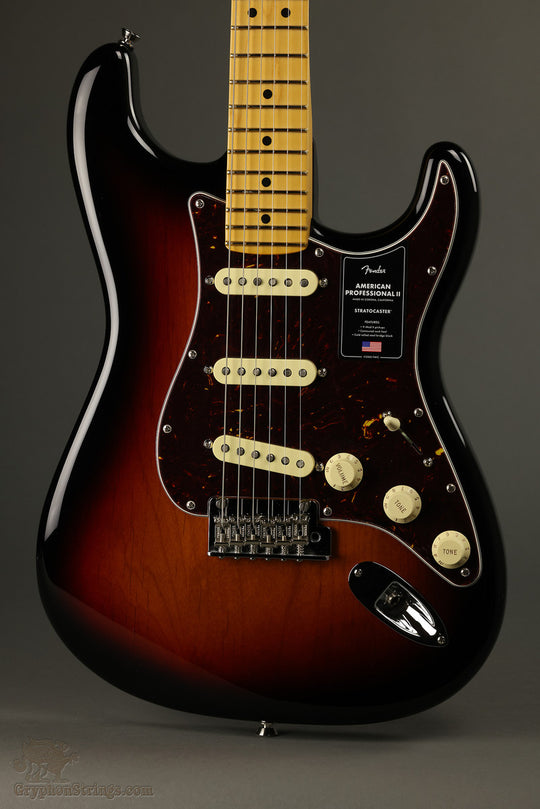 Fender American Professional II Stratocaster®, Maple Fingerboard, 3-Color Sunburst New