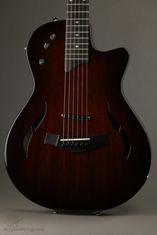 2017 Taylor Guitars T5z Classic DLX Semi-Hollow Electric Used