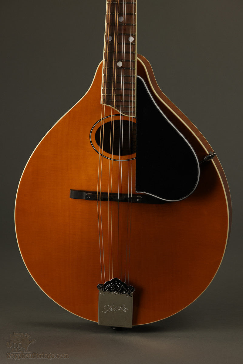 Kentucky KM-272 Mandolin - New – Gryphon Strings