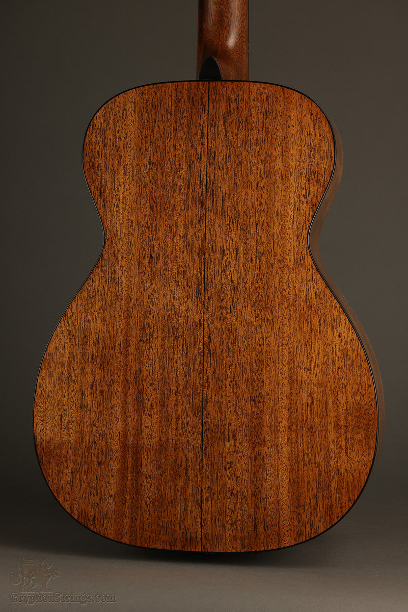 Martin 018 Steel String Acoustic Guitar New Gryphon Strings