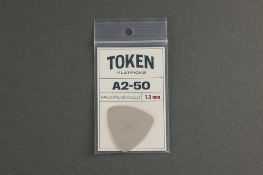 Token A2-50 Large Triangle (1.27mm) Tan Pick