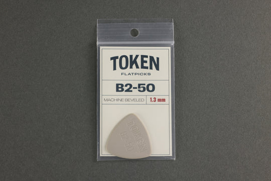 Token B2-50 Small Triangle (1.27 mm) Tan Pick