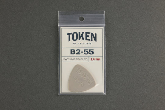 Token B2-55 Small Triangle (1.40 mm) Tan Pick
